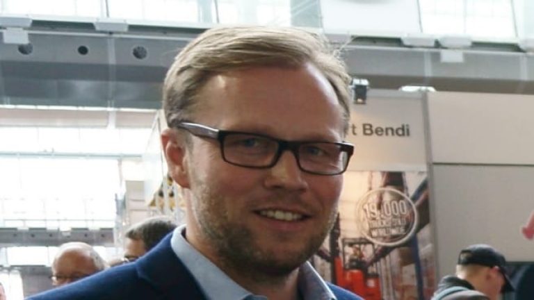 AGVE:s vd Jacob Dennemark köper holländska automations företaget Scarabee. AGVE:s vd Jacob Dennemark köper holländska automations företaget Scarabee.