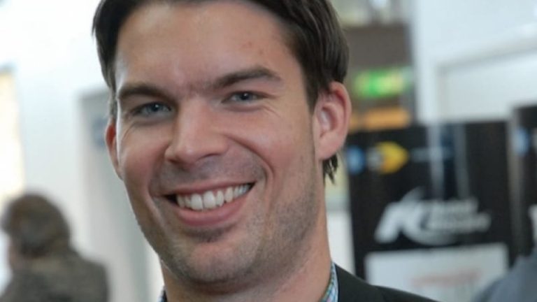 Carl Lumsden, klar på Media Markt.