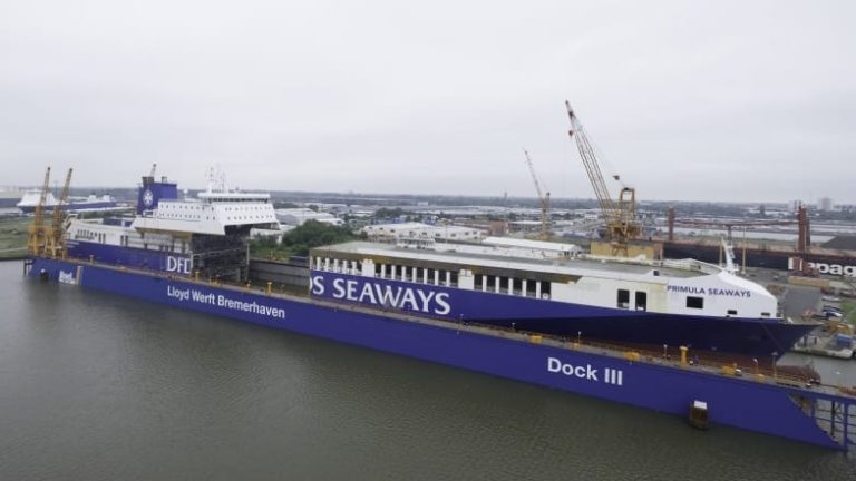 DFDS låter ett fjärde fartyg sågas i delar – för att förlängas så att det kan ta fler trailrar.