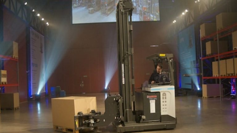 Så såg det ut när Unicarriers introducerade smalgångsvarianten av Tergo i Mölnlycke förra året.