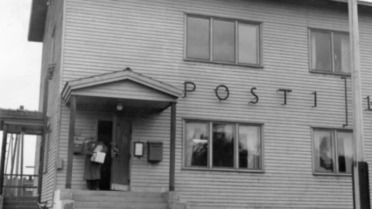 Varumärkesstrategin var tydligare förr, tycker Itellakoncernens nuvarande vd Heikki Malinen. På bilden ett finskt postkontor från 1930- eller 1940-talet, ur finska postmuseets samling på nätet.