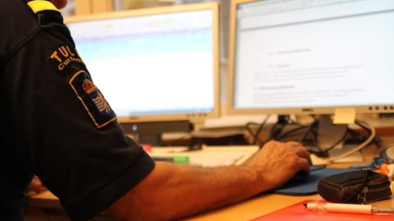 En rad förändringar gör att DHL nu lämnar över sin tullverksamhet i Sverige till en specialiserad tullaktör.