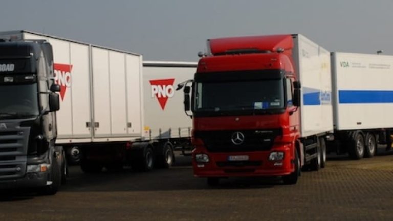 Politiker i EU-parlamentets transportutskott har krävt förbud mot bilar som är längre än 18,75 meter. Politiker i EU-parlamentets transportutskott har krävt förbud mot bilar som är längre än 18,75 meter.