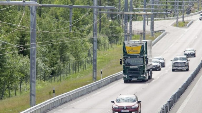 Idag pågår ett demonstrationsprojekt med elväg på E16 utanför Sandviken. Idag pågår ett demonstrationsprojekt med elväg på E16 utanför Sandviken.