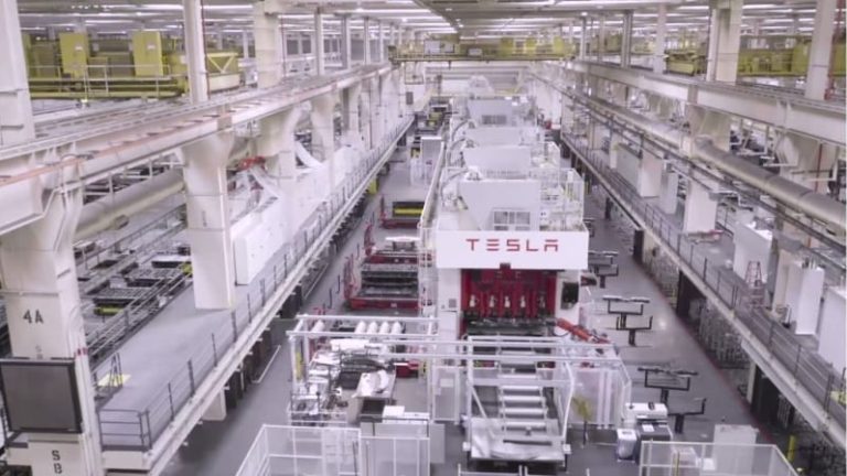 Tyngre fordon väntar för Teslas tillverkning.