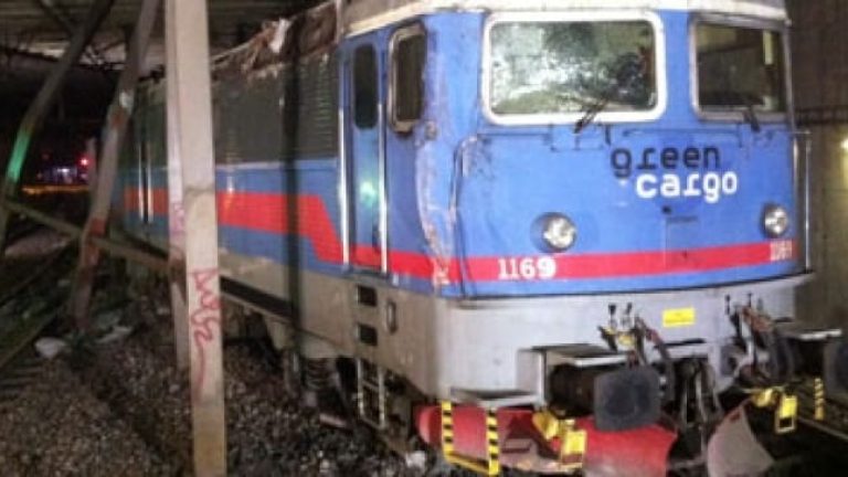 Vid senaste underhålltillfället för loket så upptäcktes inte att det fanns en spricka i hjulaxeln.