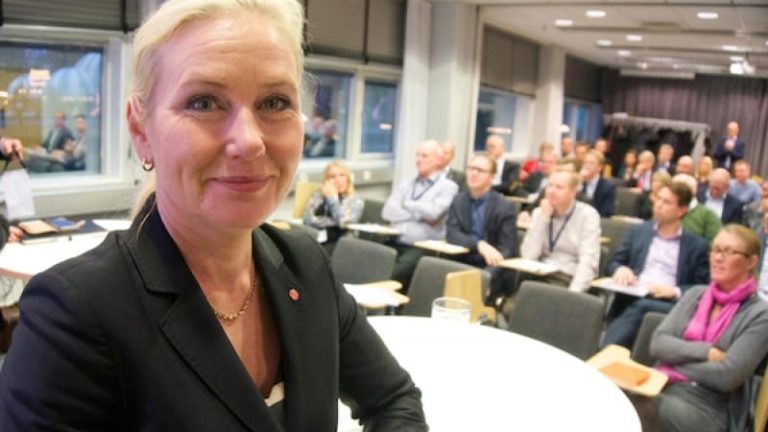 Infrastrukturminister Anna Johansson mötte medlemmarna i Näringslivets transportråd under höstmötet som arrangerades samtidigt med mässan Logistik&Transport. Infrastrukturminister Anna Johansson mötte medlemmarna i Näringslivets transportråd under höstmötet som arrangerades samtidigt med mässan Logistik&Transport.