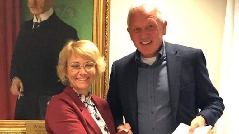 Anette Saleskog, Ottosson Truck och Nils-Gunnar Burge, Vara Maskin, menar att affären stärker både Hyundai och Merlo på den svenska marknaden.