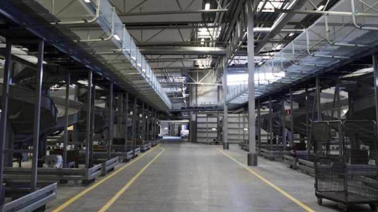 450 personer kommer att vara anställda i terminalen i Veddesta när verksamheten är i full gång.