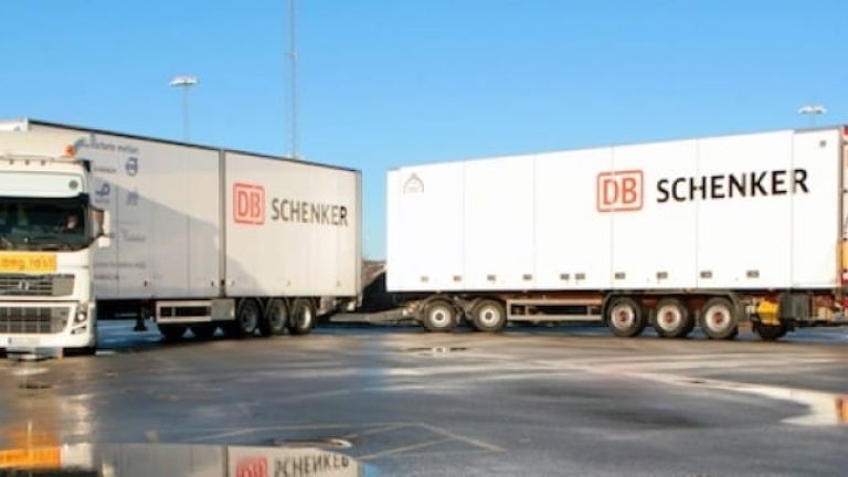 80 ton är maxvikt för den 11-axliga kombinationen med dubbeltrailer.