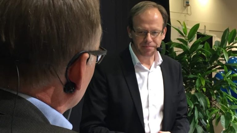 Transportnytts Mats Udikas, till vänster, intervjuade Postnords Håkan Ericsson på logistikscenen vid Industrimässorna i Malmö på onsdagmorgonen. Transportnytts Mats Udikas, till vänster, intervjuade Postnords Håkan Ericsson på logistikscenen vid Industrimässorna i Malmö på onsdagmorgonen.