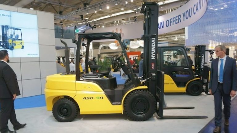 Hyundai som trefaldigat sin försäljning i Europa sedan 2009 presenterade sin nya 9-serie av motviktstruckar på Cemat.