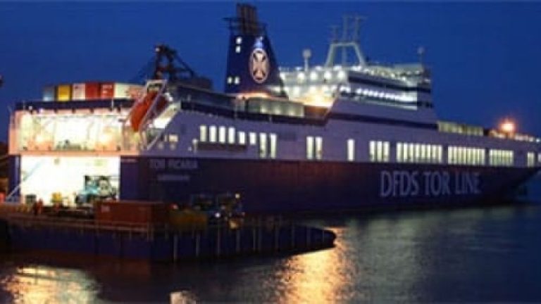 Roro-fartyget Ficaria Seaways var först i DFDS flotta med skrubber som renade rökgaserna från svavel.