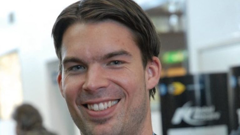 – Nu får varuhusen ta emot en fullastade bilar några gånger i veckan, säger Carl Lumsden logistikchef på Media Markt.