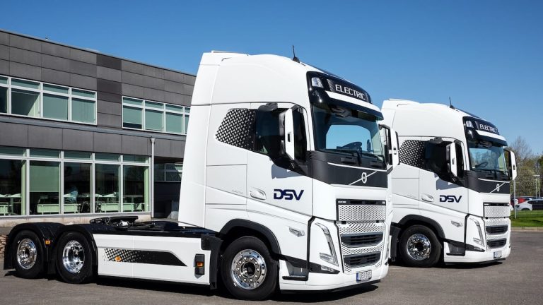 Två eldrivna dragfordon Två eldrivna dragfordon