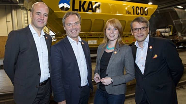 Regeringsalliansens partiledare genomförde på onsdagen en blixtvisit i Kiruna, bland annat på LKAB, för att presentera den nya satsningen på gruvrelaterad infrastruktur.