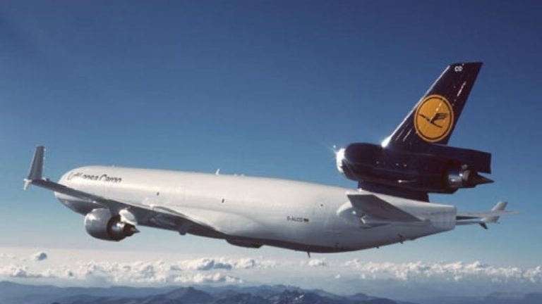 I luften rullar det på.