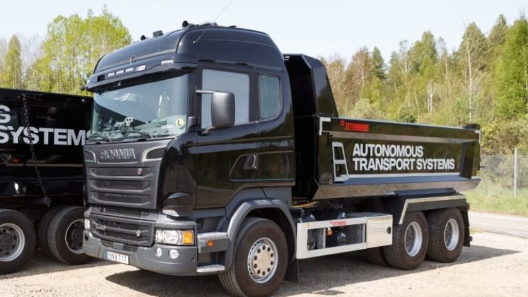 Gruvor är bra platser för förarlösa fordon, tycker Scania.