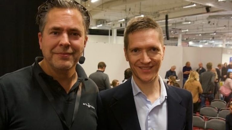 Pär Svärdson (tv), vd på nätapoteket Apotea, intervjuades av Transportnytts Alexander Kristofersson på Kistamässan.