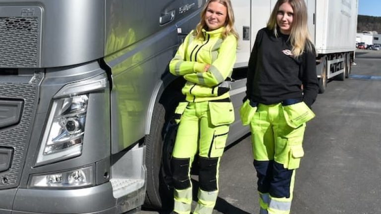 Gry Larson och Emelie Lönn, elever på Mimers Hus i Kungälv.