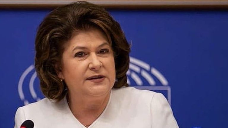 rovana_plumb_eu-kommissionen_web