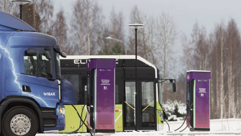 Första publika laddstationen för tunga transporter i norr har öppnat.