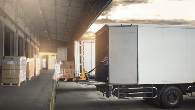 SLP köper två fastigheter. SLP köper två fastigheter.