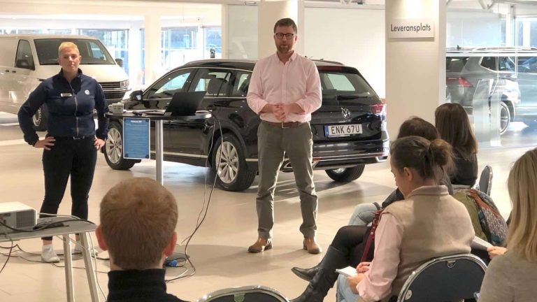 Utbildning av yrkeslärare pågår.