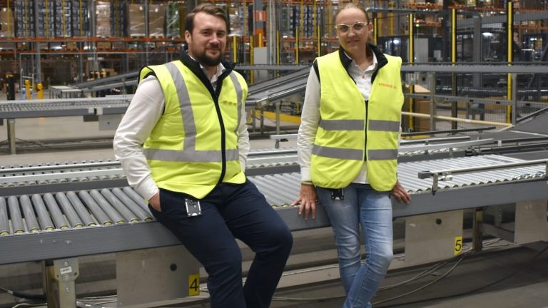 Casper Ödeen (t v) är utvecklingschef hos Powers logistikbolag Power International Logistics och Ulrika Onselius är logistikbolagets vd. Casper Ödeen (t v) är utvecklingschef hos Powers logistikbolag Power International Logistics och Ulrika Onselius är logistikbolagets vd.