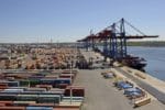 Under första halvåret i år minskade Göteborgs containervolymer med 22 procent, uppger hamnen.