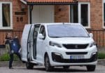 Peugeot Expert är en av nyheterna på höstens transportbilsmarknad. Med en enkel fotrörelse öppnas bilens baklucka.