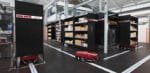 Intressant återseende. Systemen med platta autotruckar som bär runt golvhyllor försvann från marknaden när Amazon köpte sin leverantör Kiva Systems för tre år sedan. Nu får Swisslog sin första order på sin egenutvecklade motsvarighet, för en svensk installation.