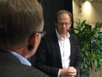 Transportnytts Mats Udikas, till vänster, intervjuade Postnords Håkan Ericsson på logistikscenen vid Industrimässorna i Malmö på onsdagmorgonen.